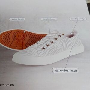 Serra Ladies Canvas Sneakers...SIZE 9